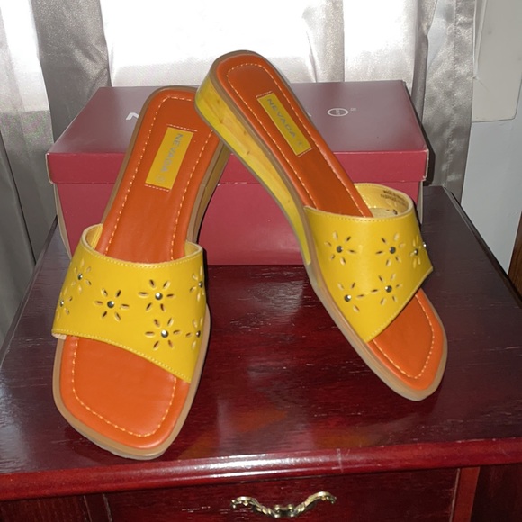 Sandals by Nevada, Yellow/Orange Low Heel, Sz 9 - Picture 8 of 13